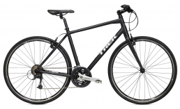 Черный велосипед  Trek  7.4 FX  2016